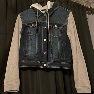 NWOT Women’s Hooded Jean Jacket